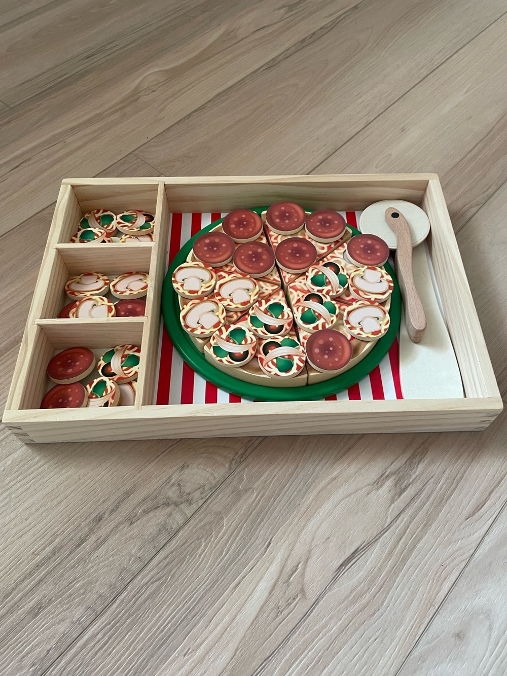 Melissa & Doug Wooden Pizza Play Set
